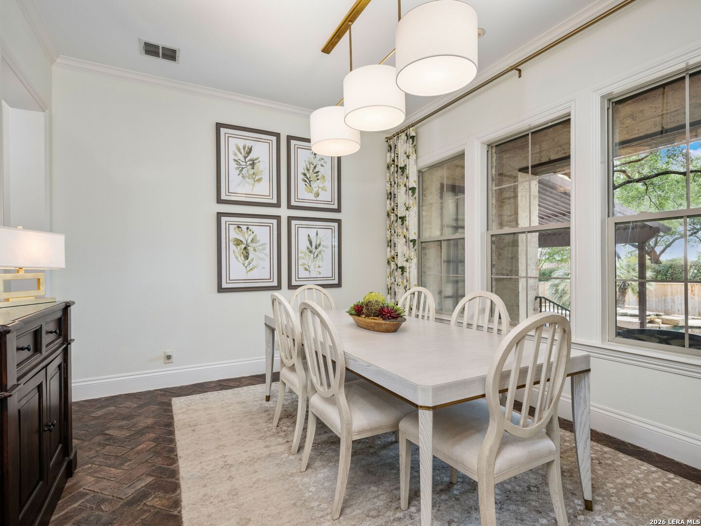 10 Royal Gardens Drive