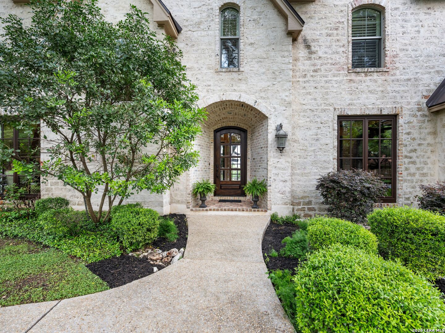 10 Royal Gardens Drive