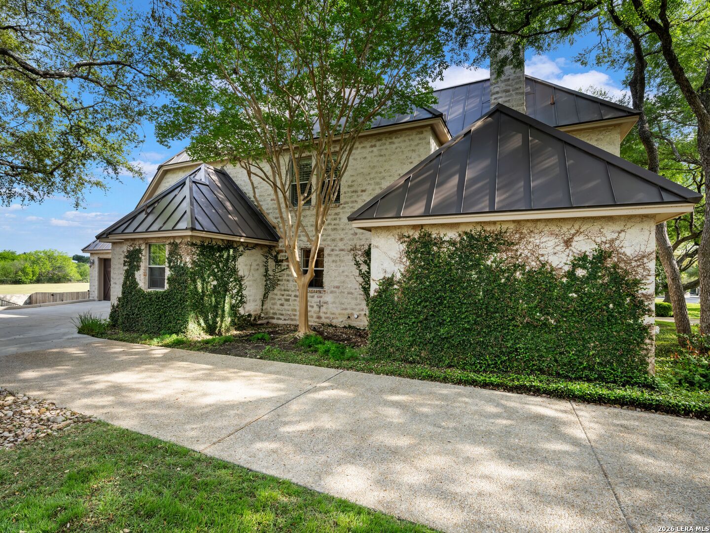 10 Royal Gardens Drive