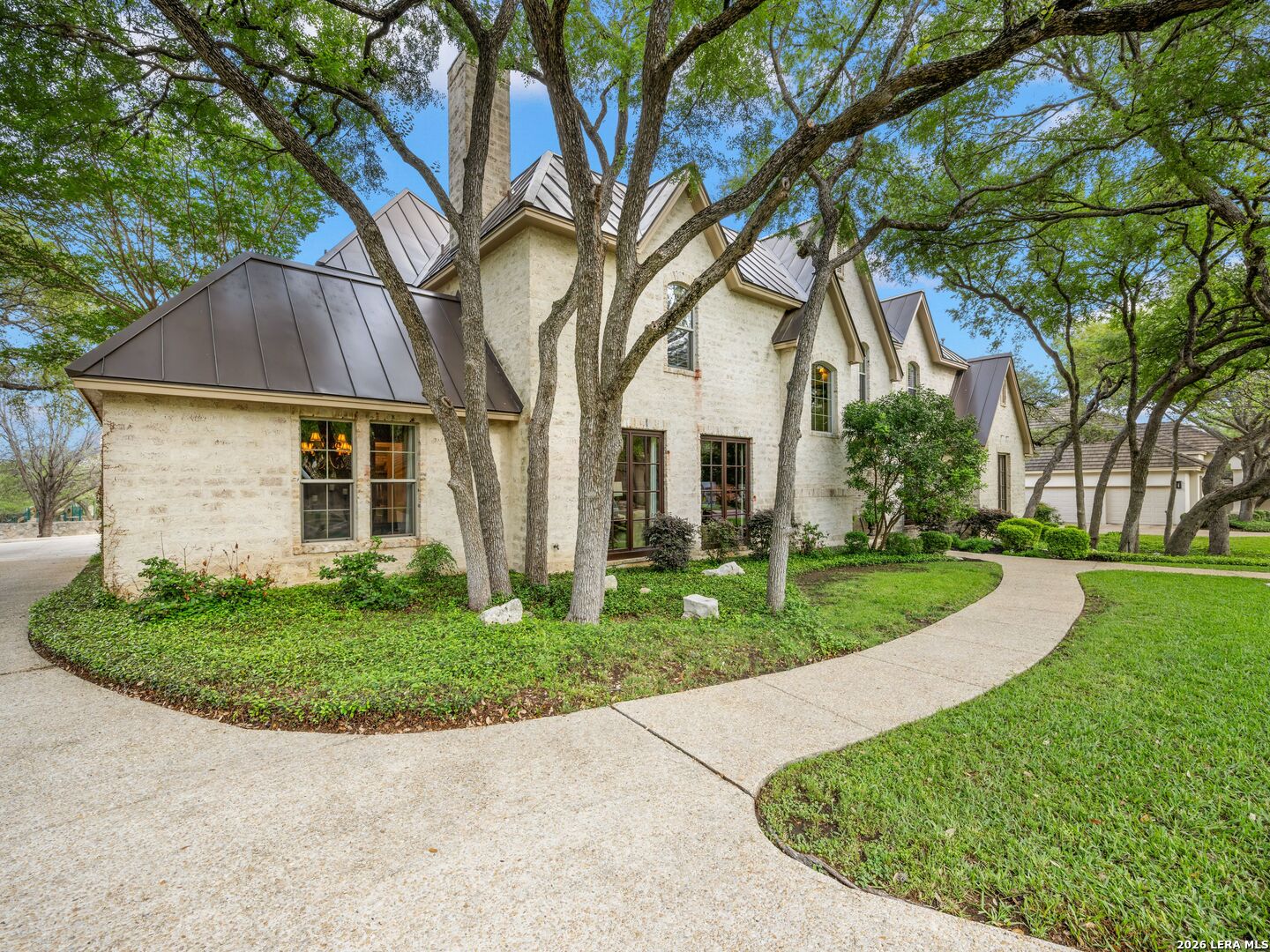 10 Royal Gardens Drive