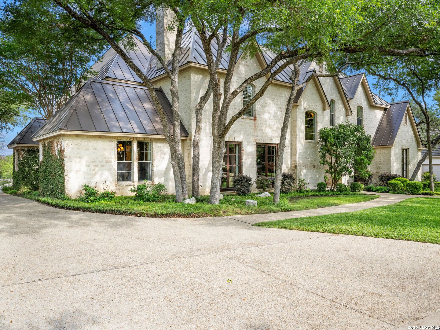 10 Royal Gardens Drive