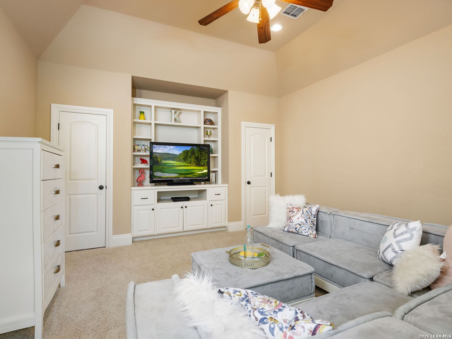 10 Royal Gardens Drive