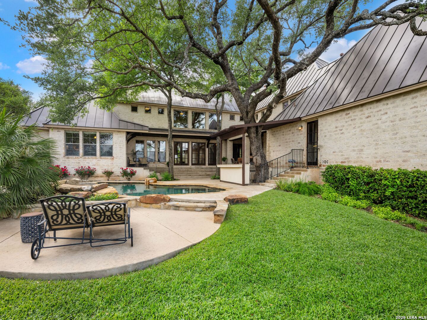 10 Royal Gardens Drive