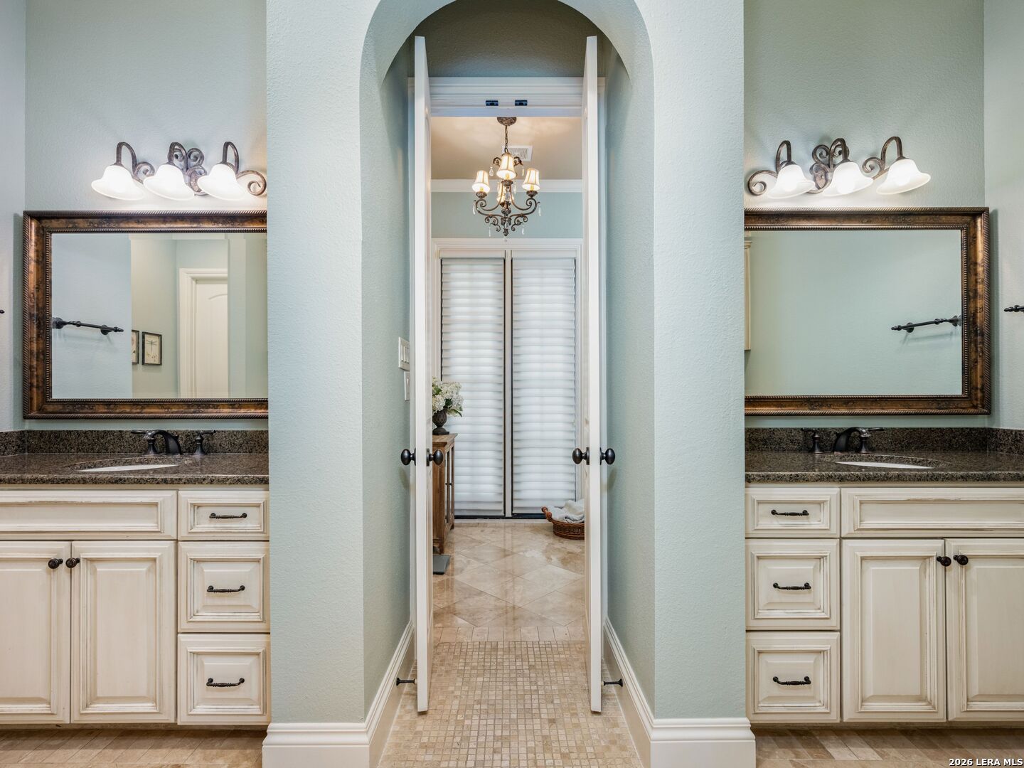 10 Royal Gardens Drive