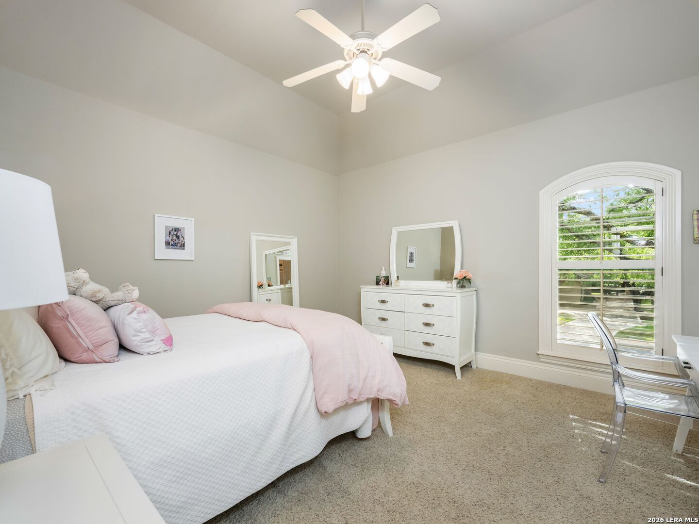 10 Royal Gardens Drive