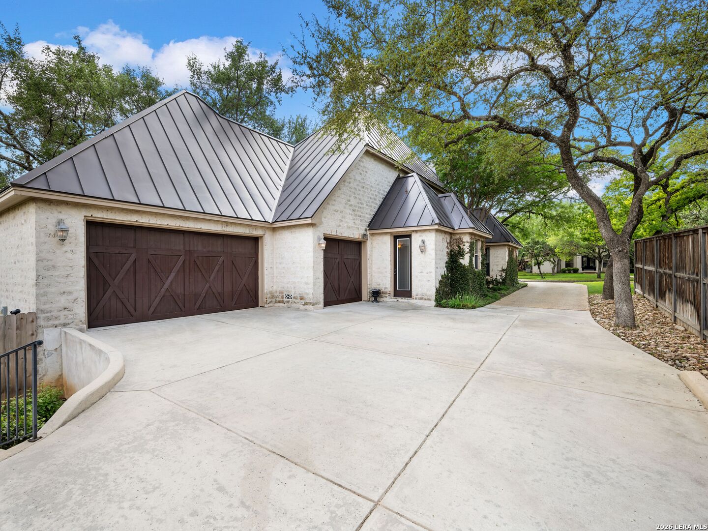 10 Royal Gardens Drive