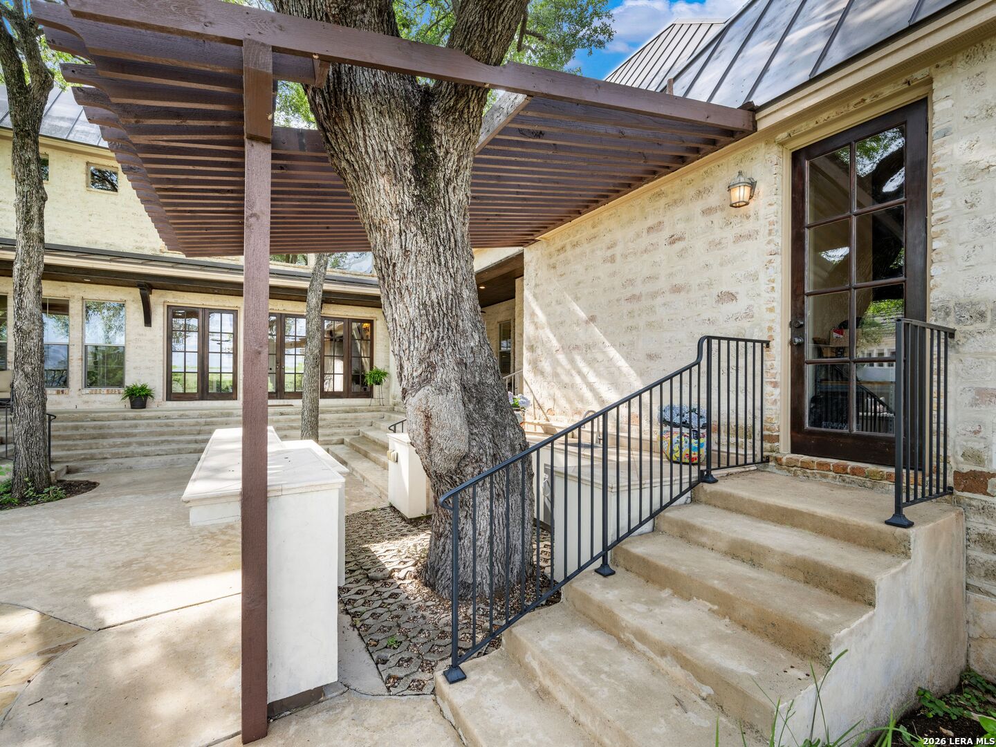 10 Royal Gardens Drive