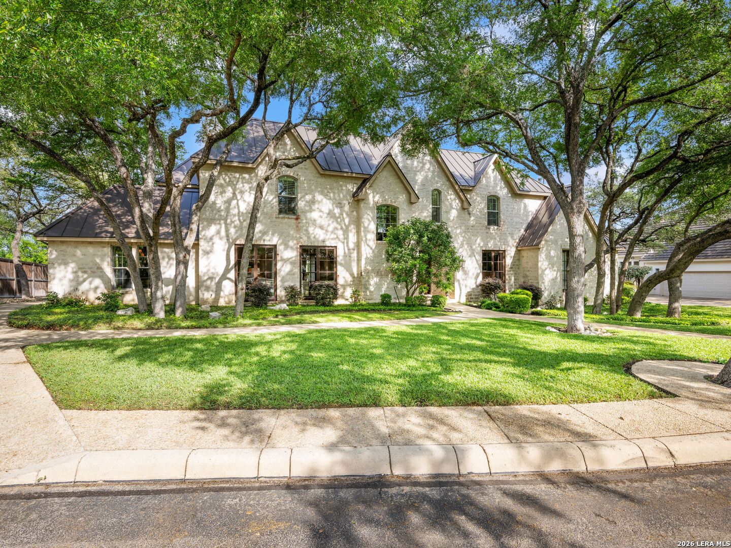 10 Royal Gardens Drive