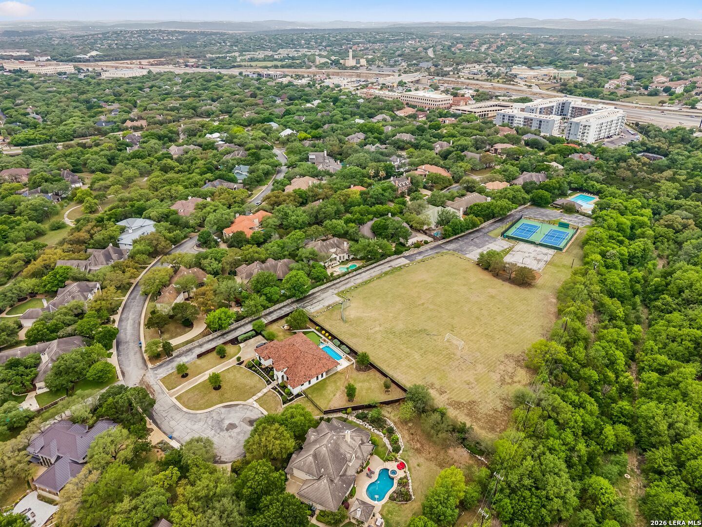 10 Royal Gardens Drive