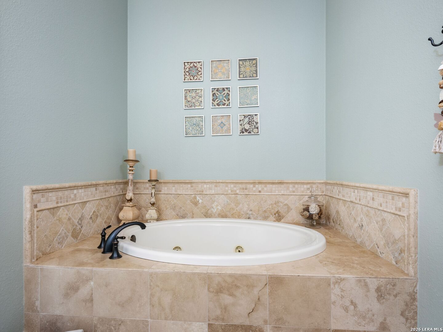 10 Royal Gardens Drive