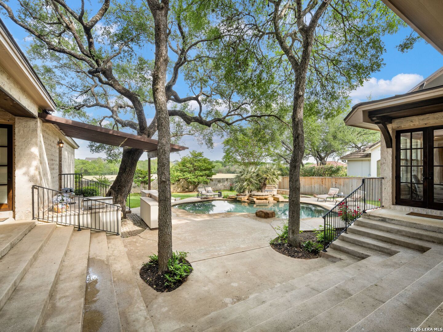 10 Royal Gardens Drive