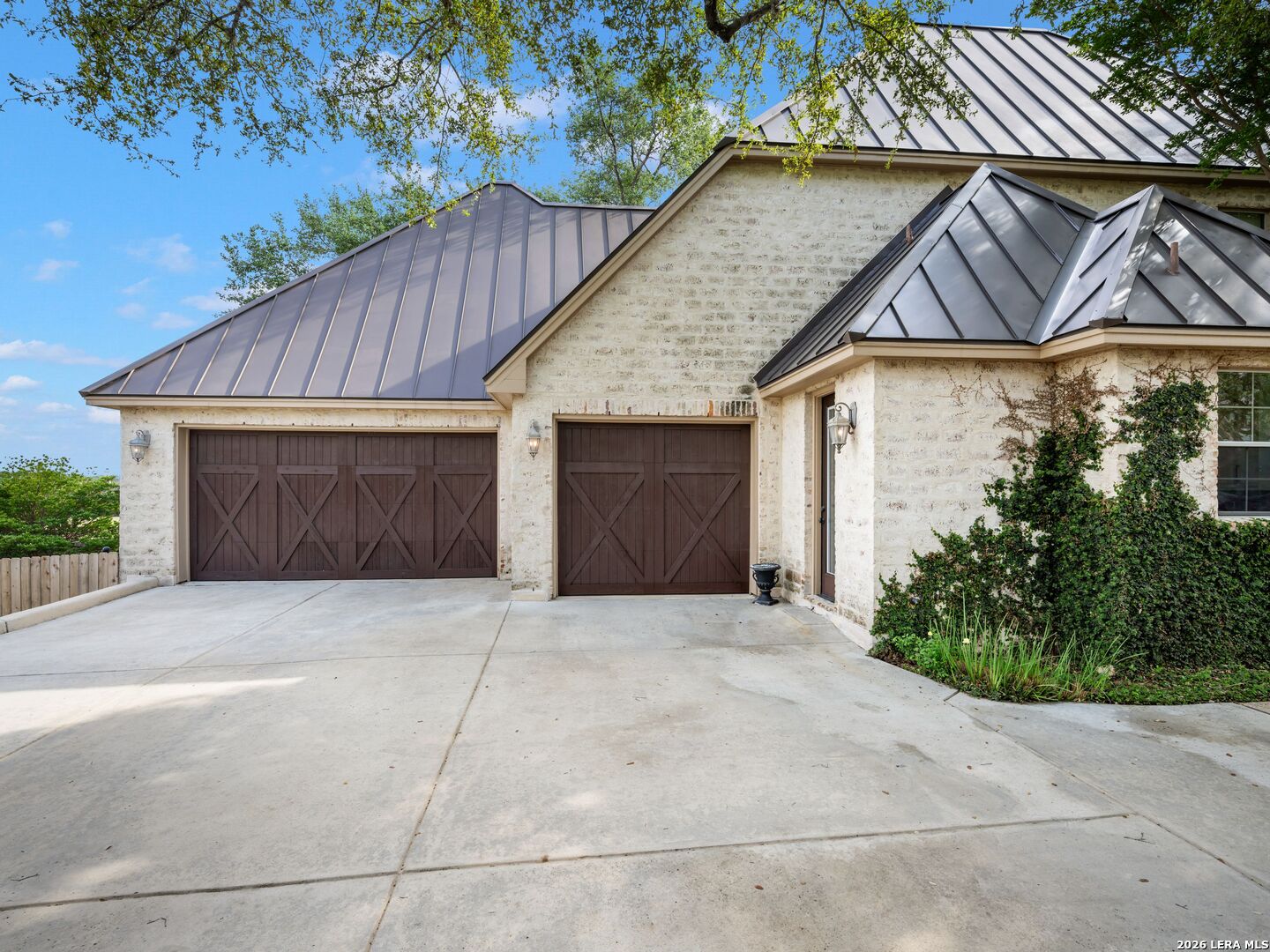 10 Royal Gardens Drive