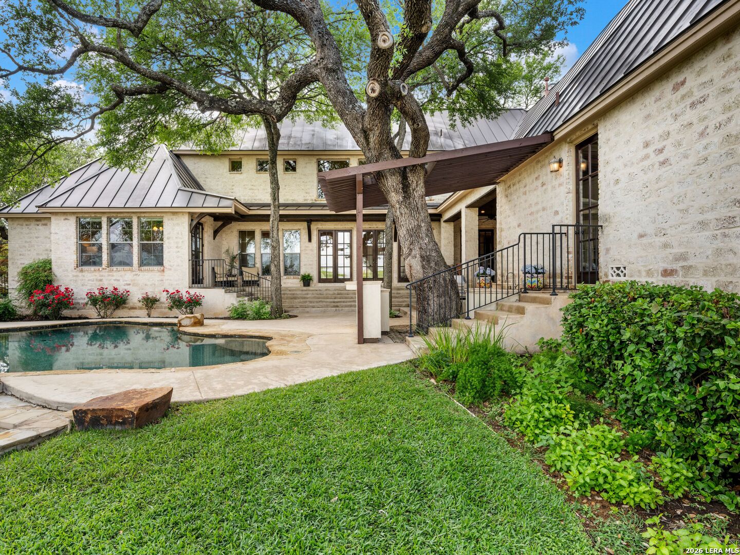 10 Royal Gardens Drive