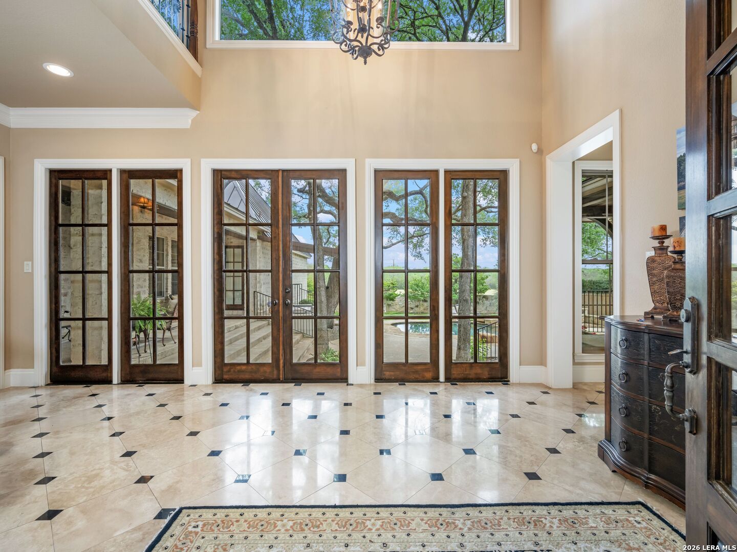 10 Royal Gardens Drive