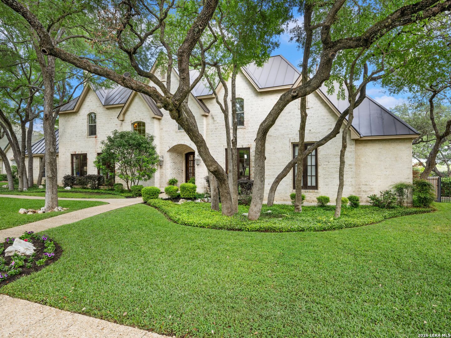 10 Royal Gardens Drive