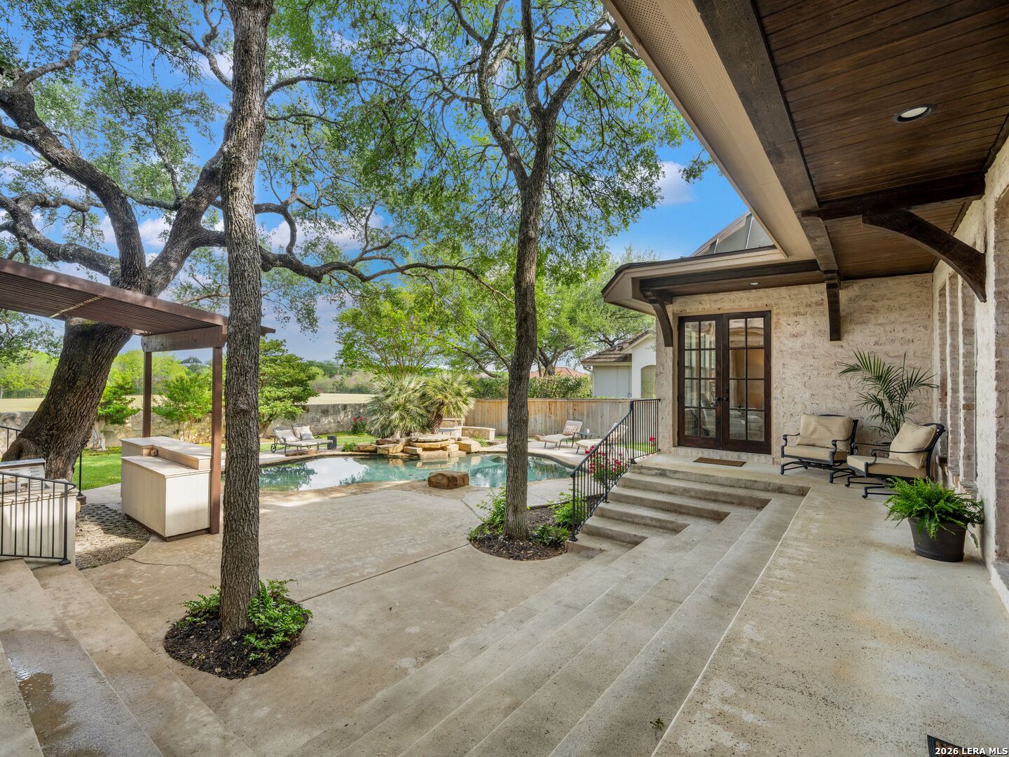 10 Royal Gardens Drive