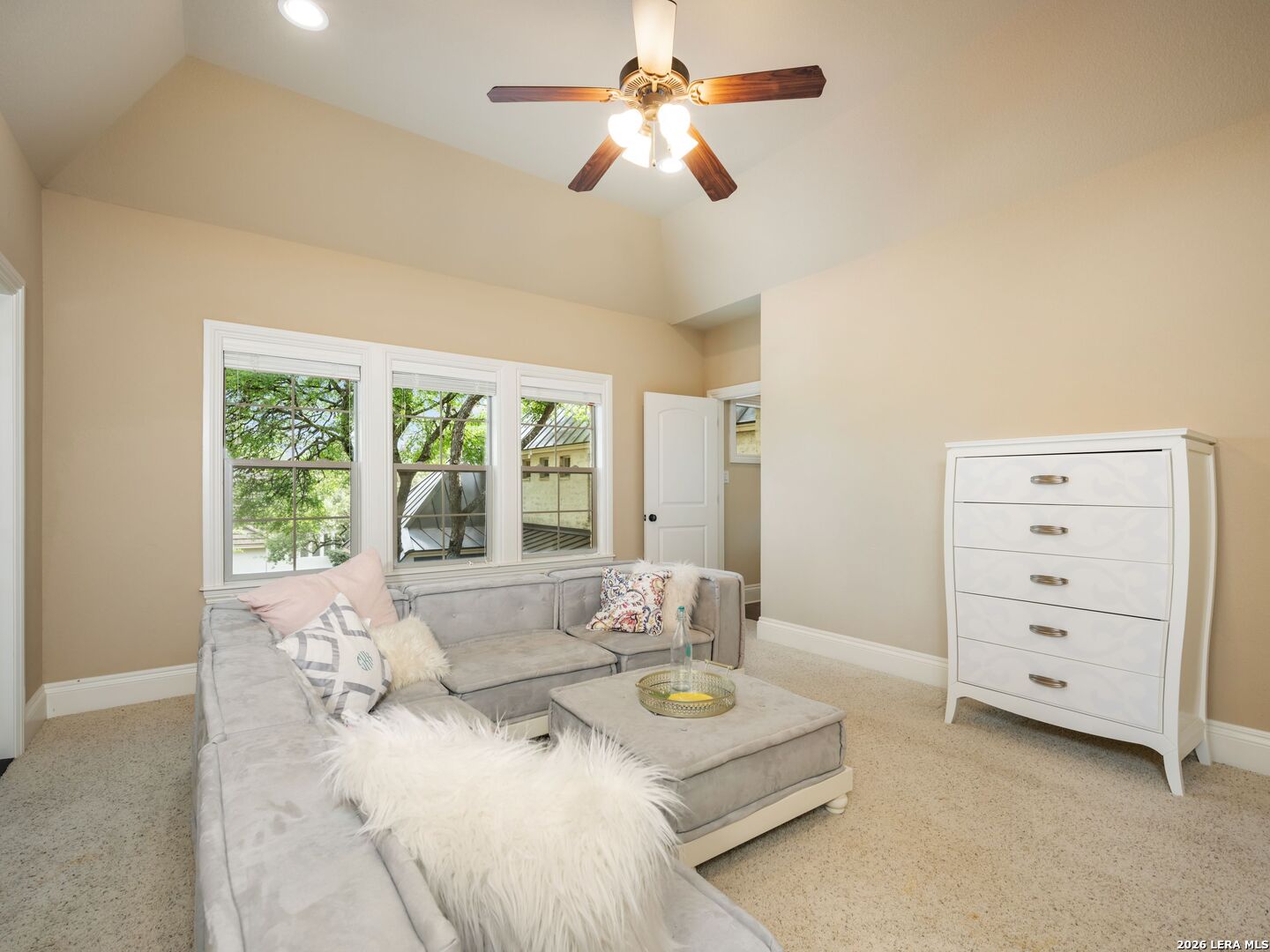 10 Royal Gardens Drive