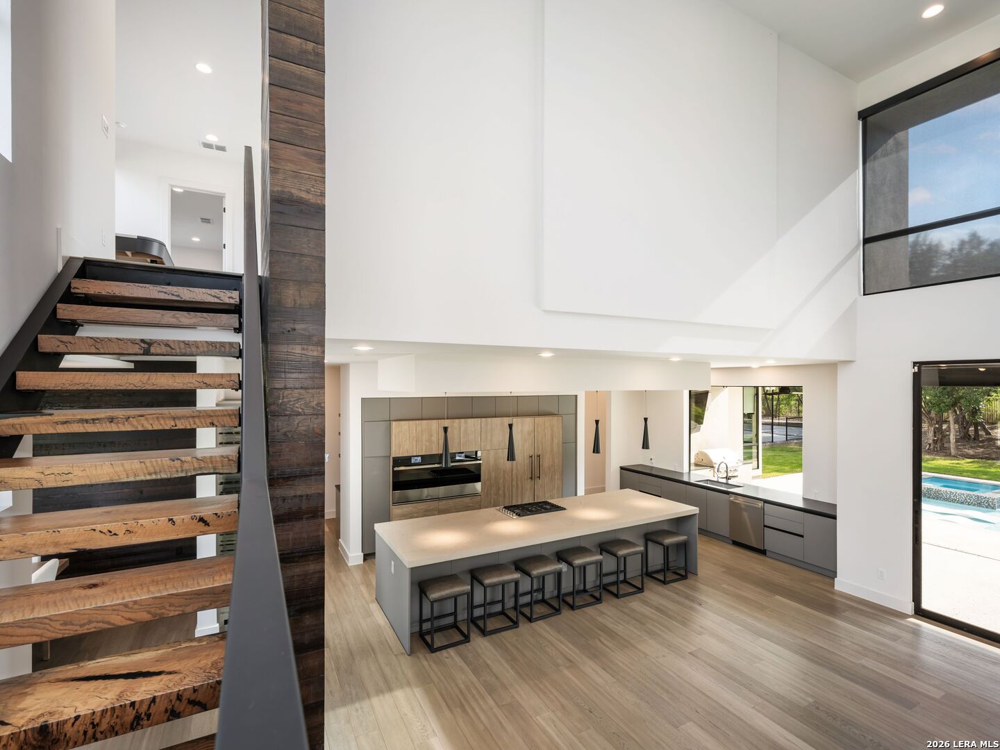 211 Wellesley Hill