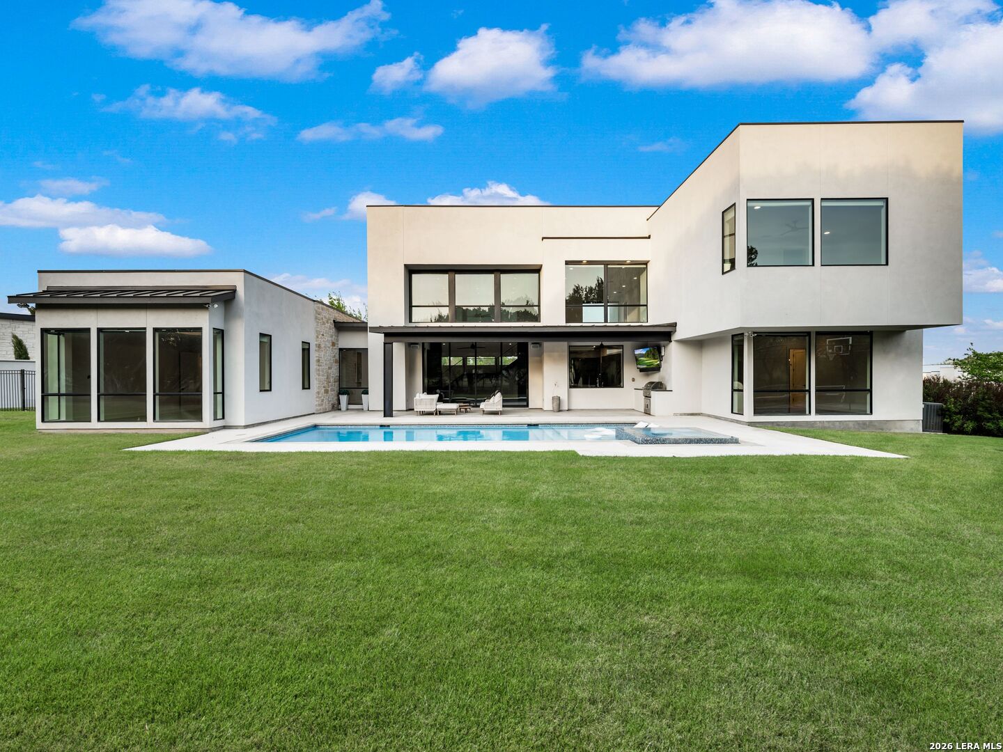 211 Wellesley Hill