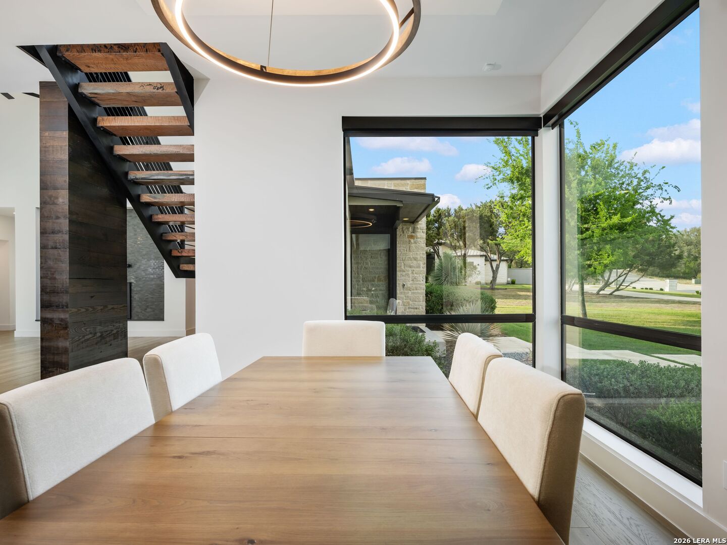 211 Wellesley Hill