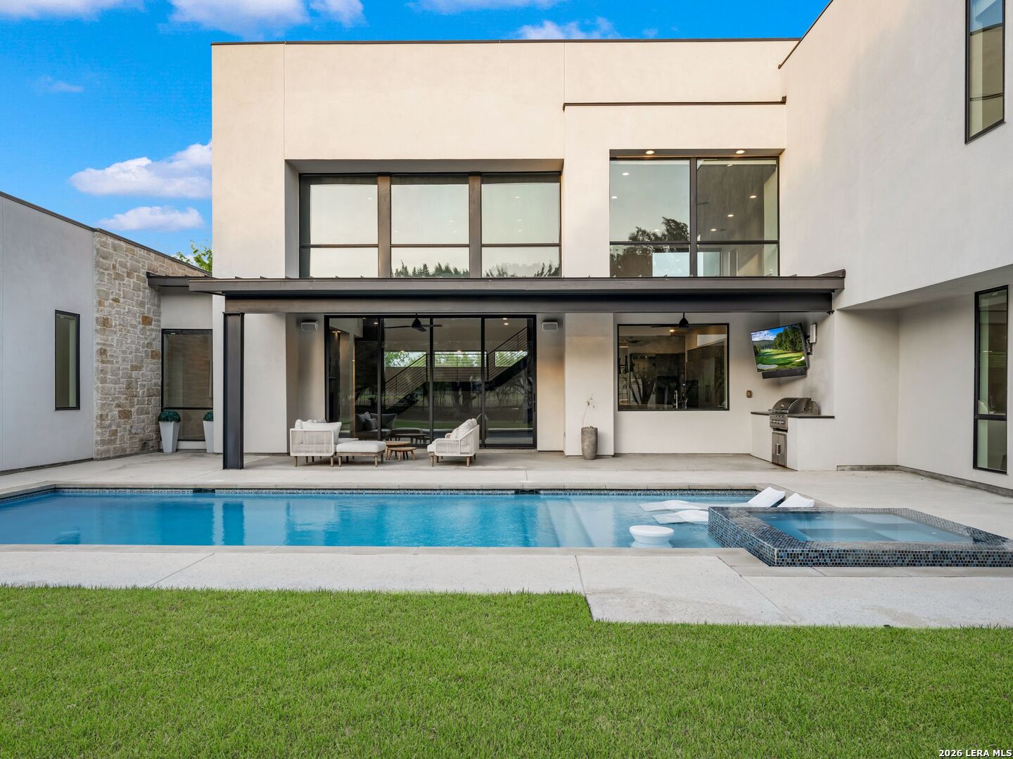 211 Wellesley Hill