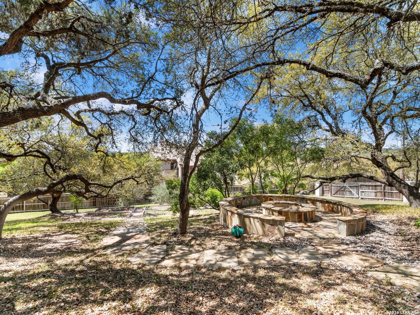8706 Mountain Top
