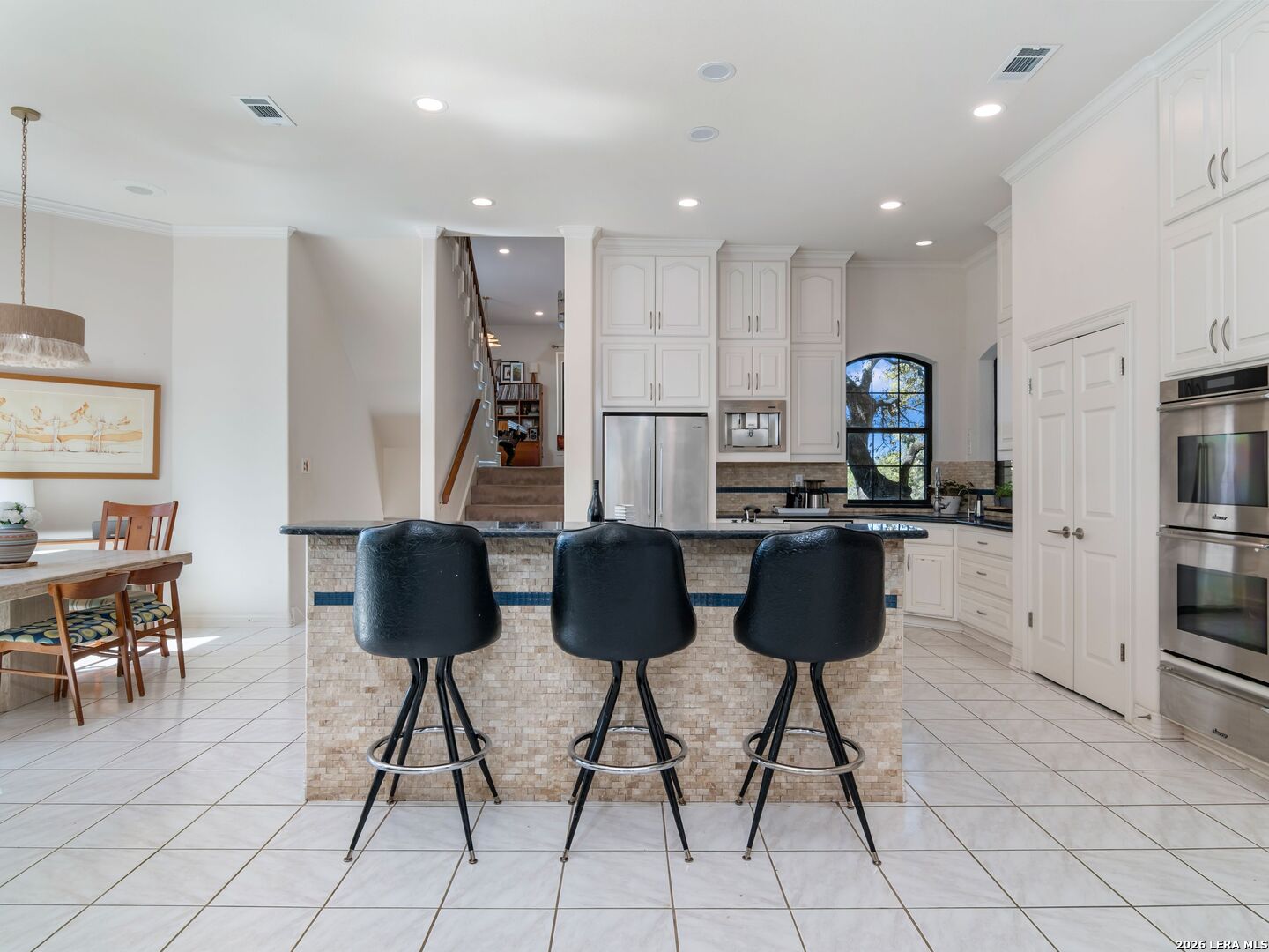 8706 Mountain Top