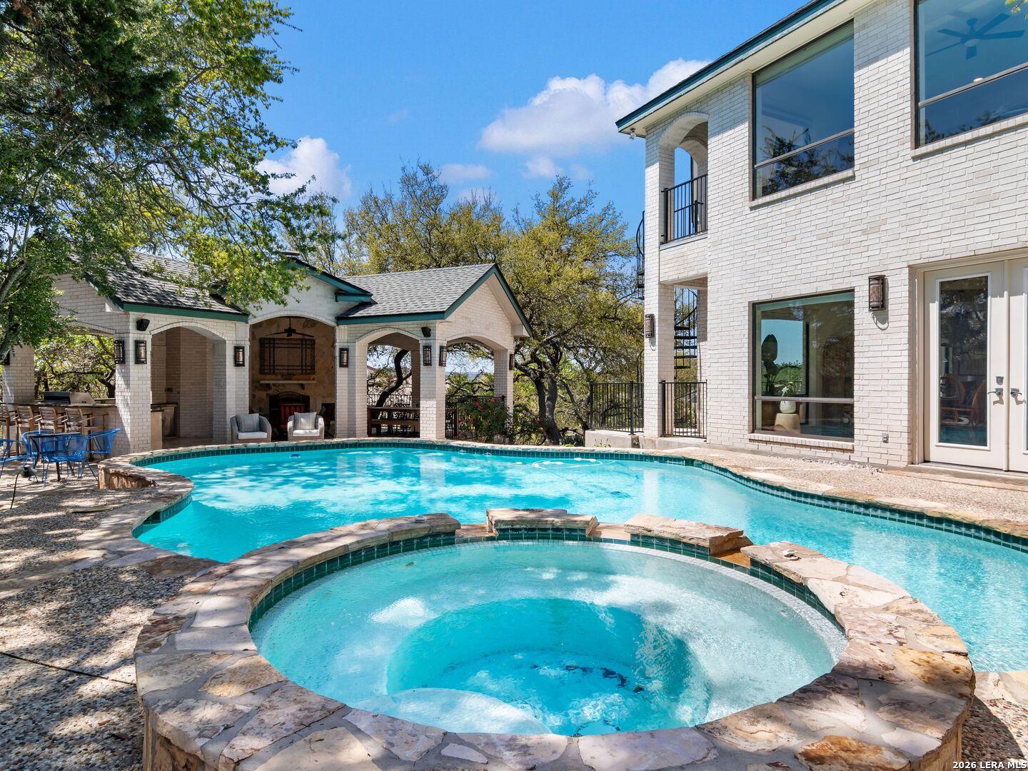 8706 Mountain Top