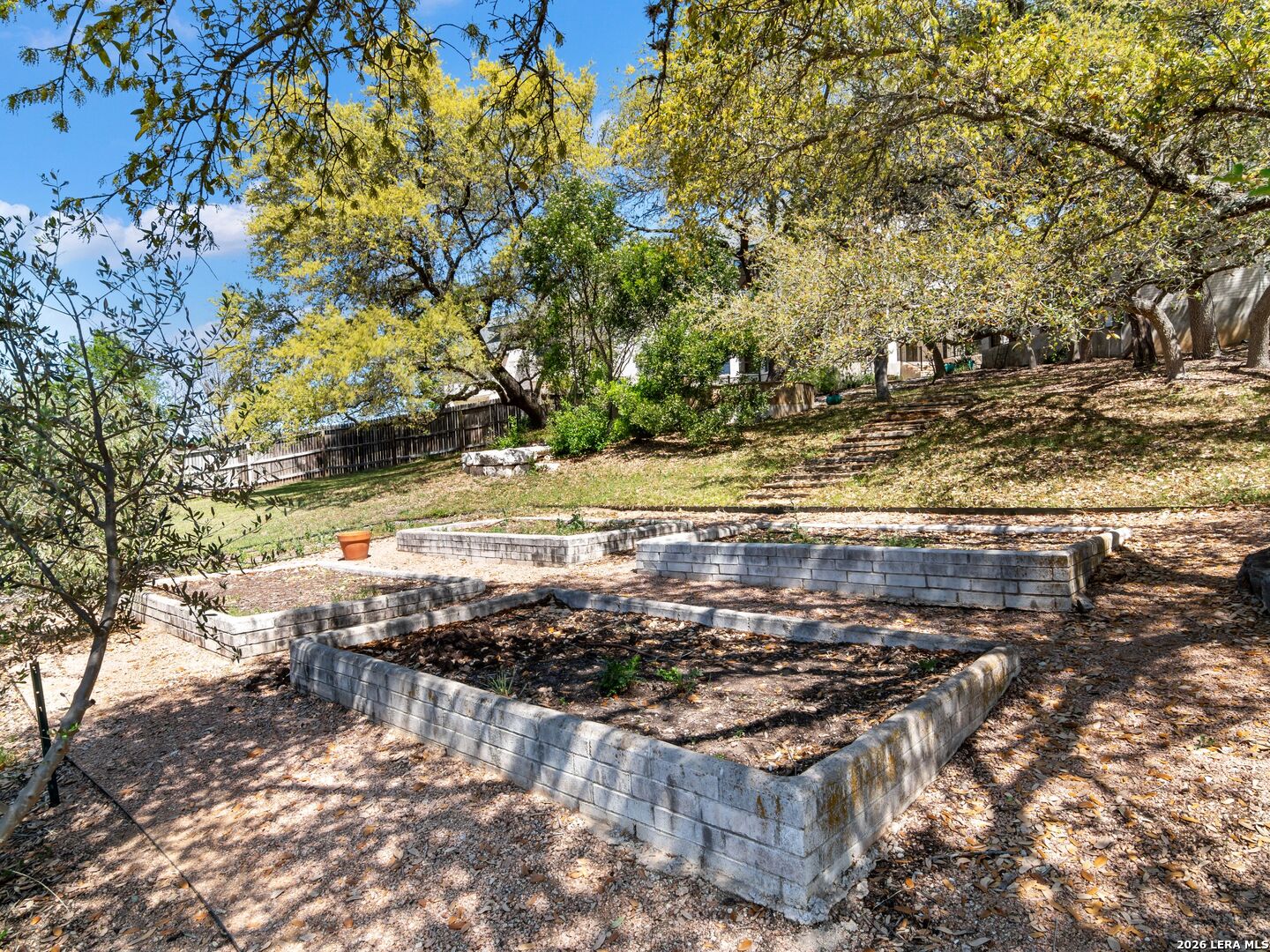 8706 Mountain Top