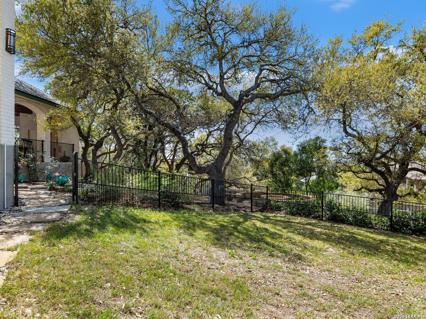 8706 Mountain Top