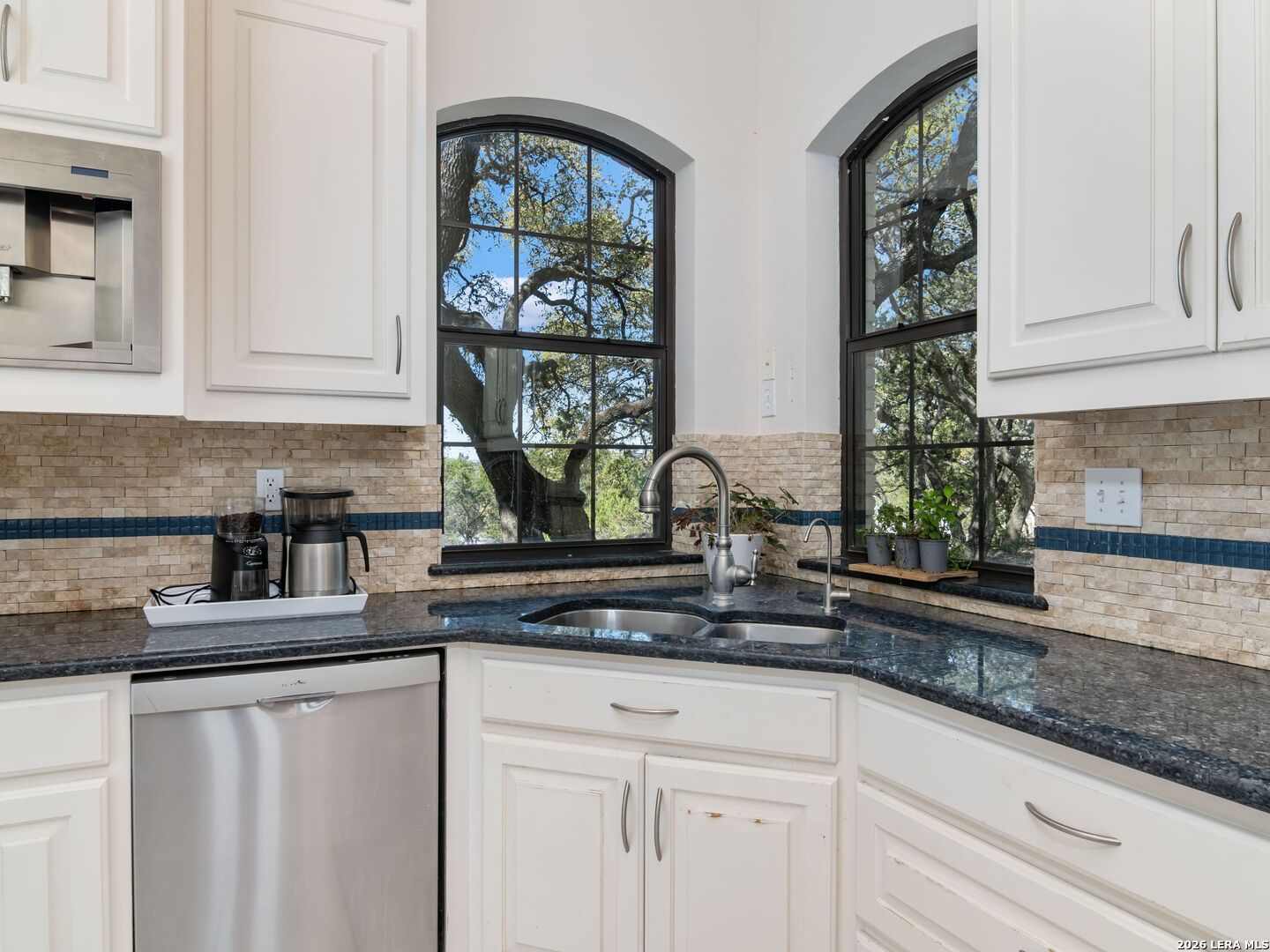 8706 Mountain Top