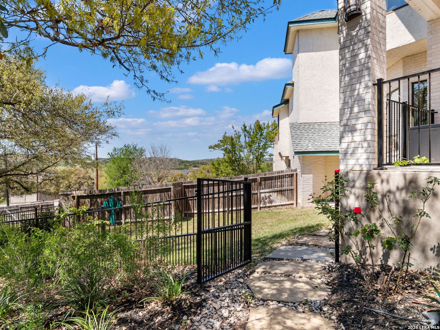 8706 Mountain Top