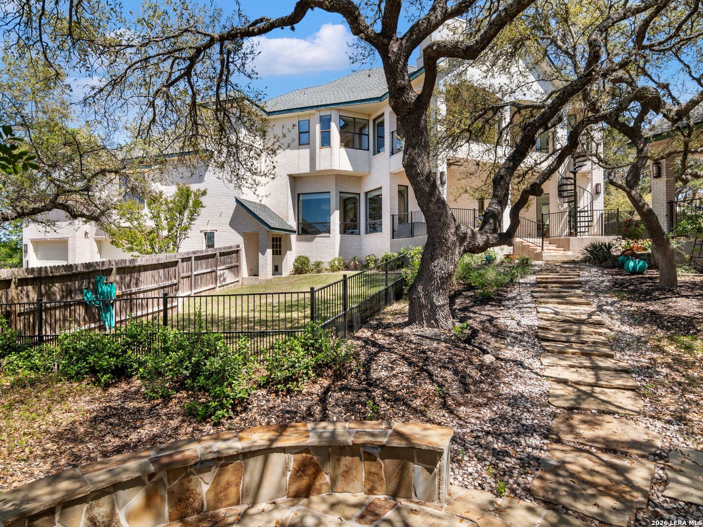 8706 Mountain Top