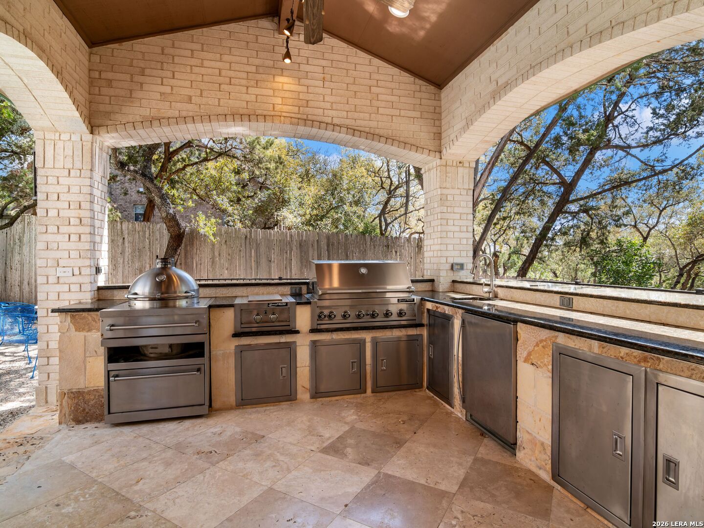 8706 Mountain Top