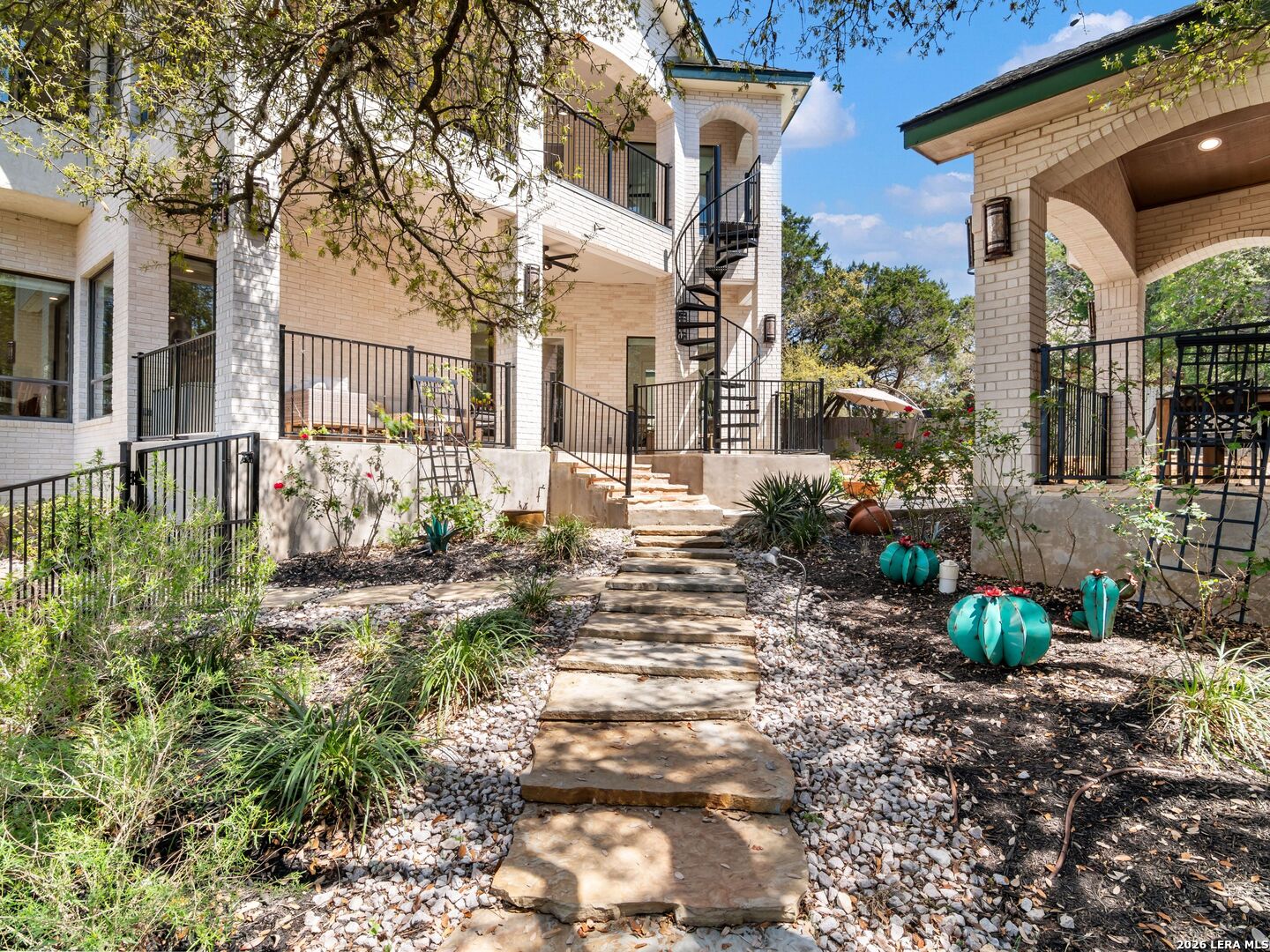 8706 Mountain Top