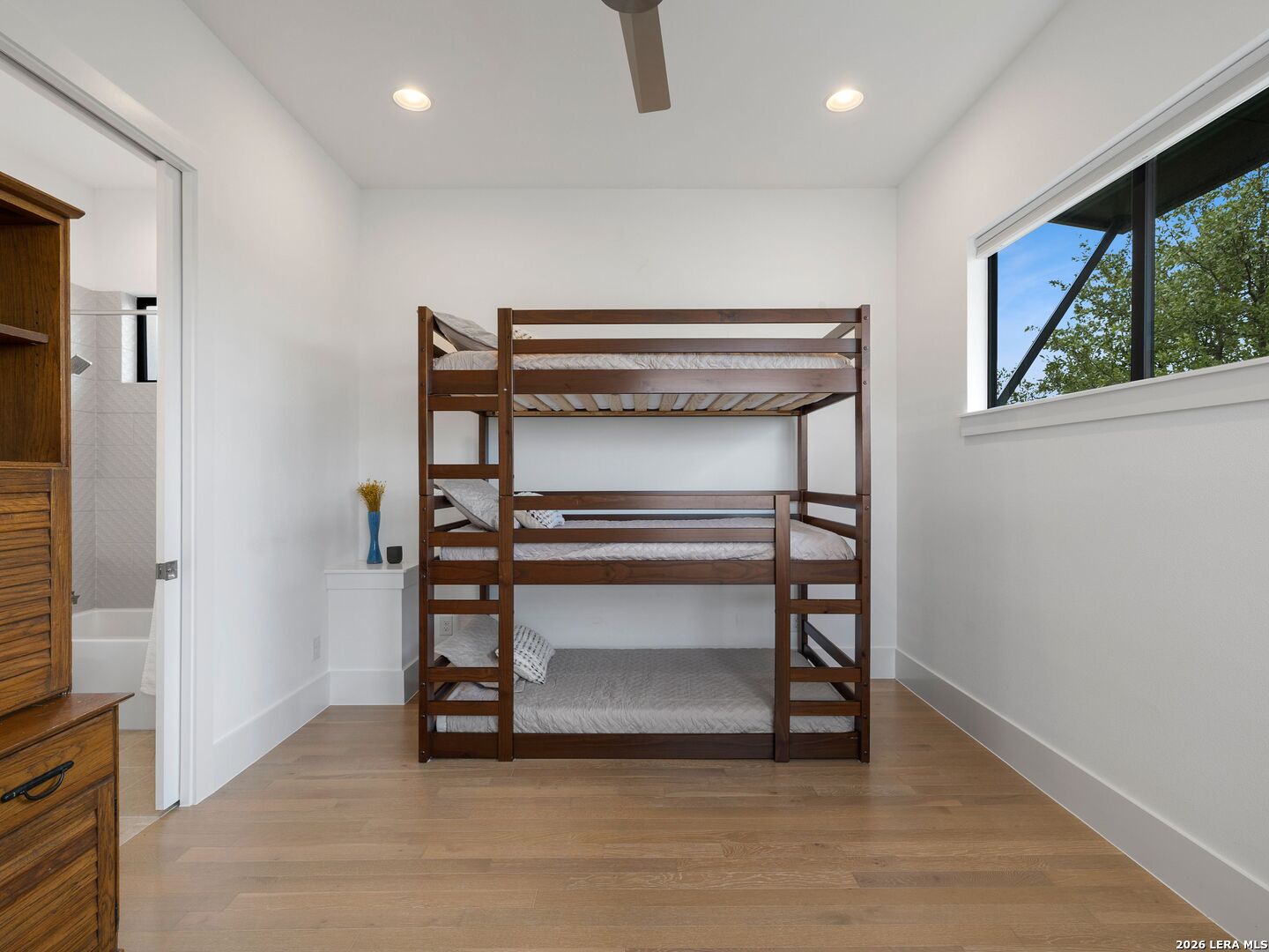 10206 Nina Ridge