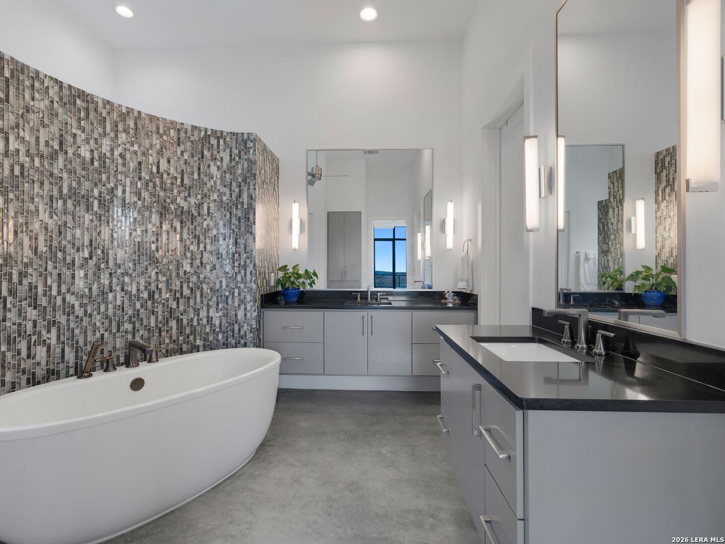 10206 Nina Ridge