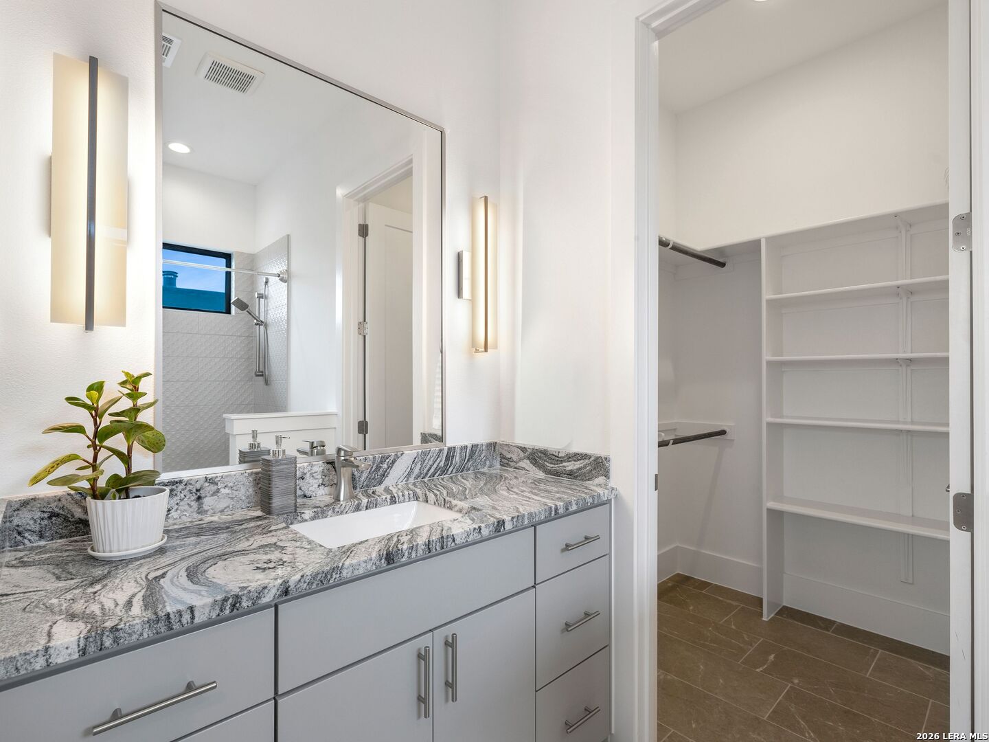 10206 Nina Ridge