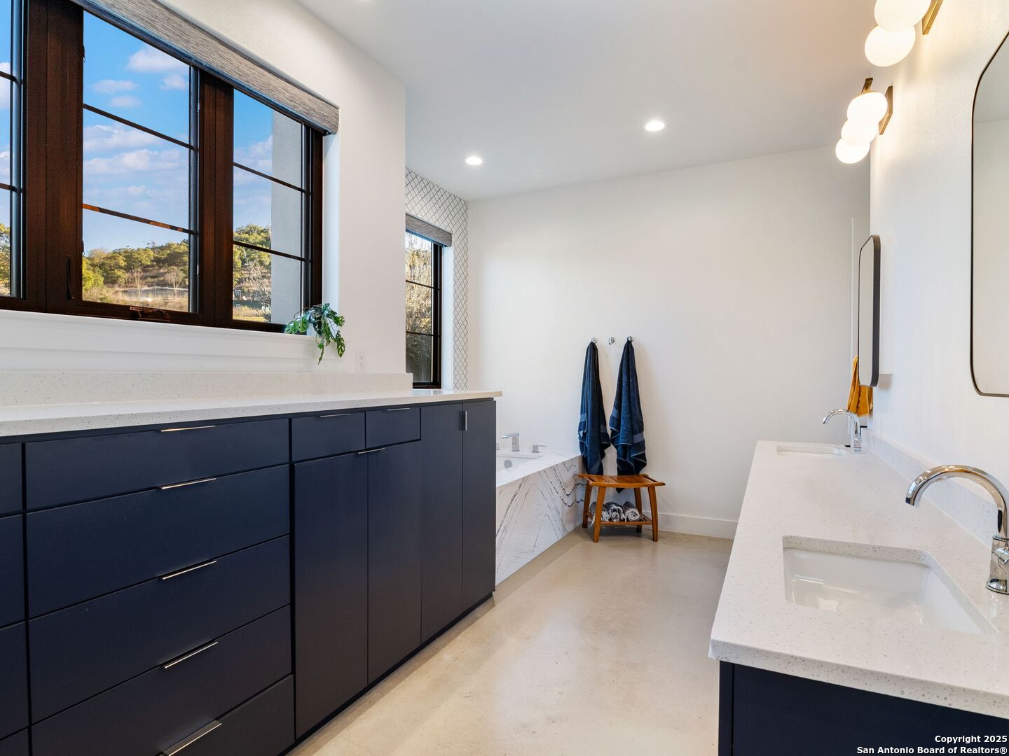 10803 Nina Ridge
