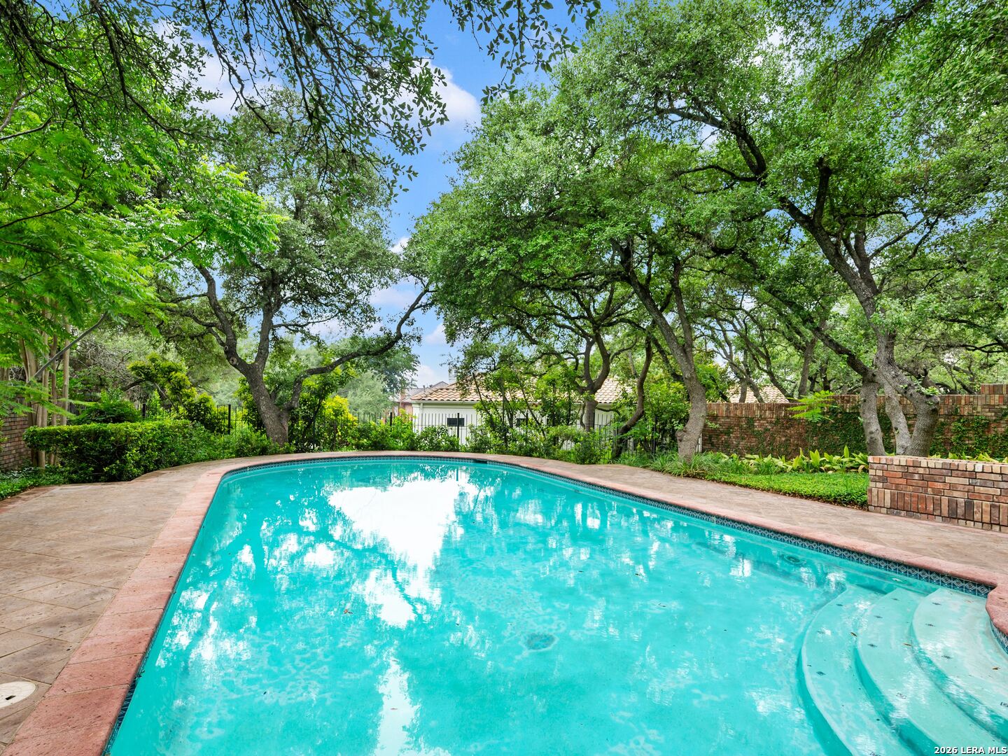 16 Galleria Drive