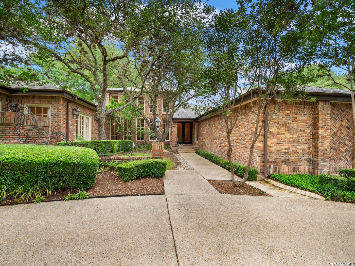 16 Galleria Drive