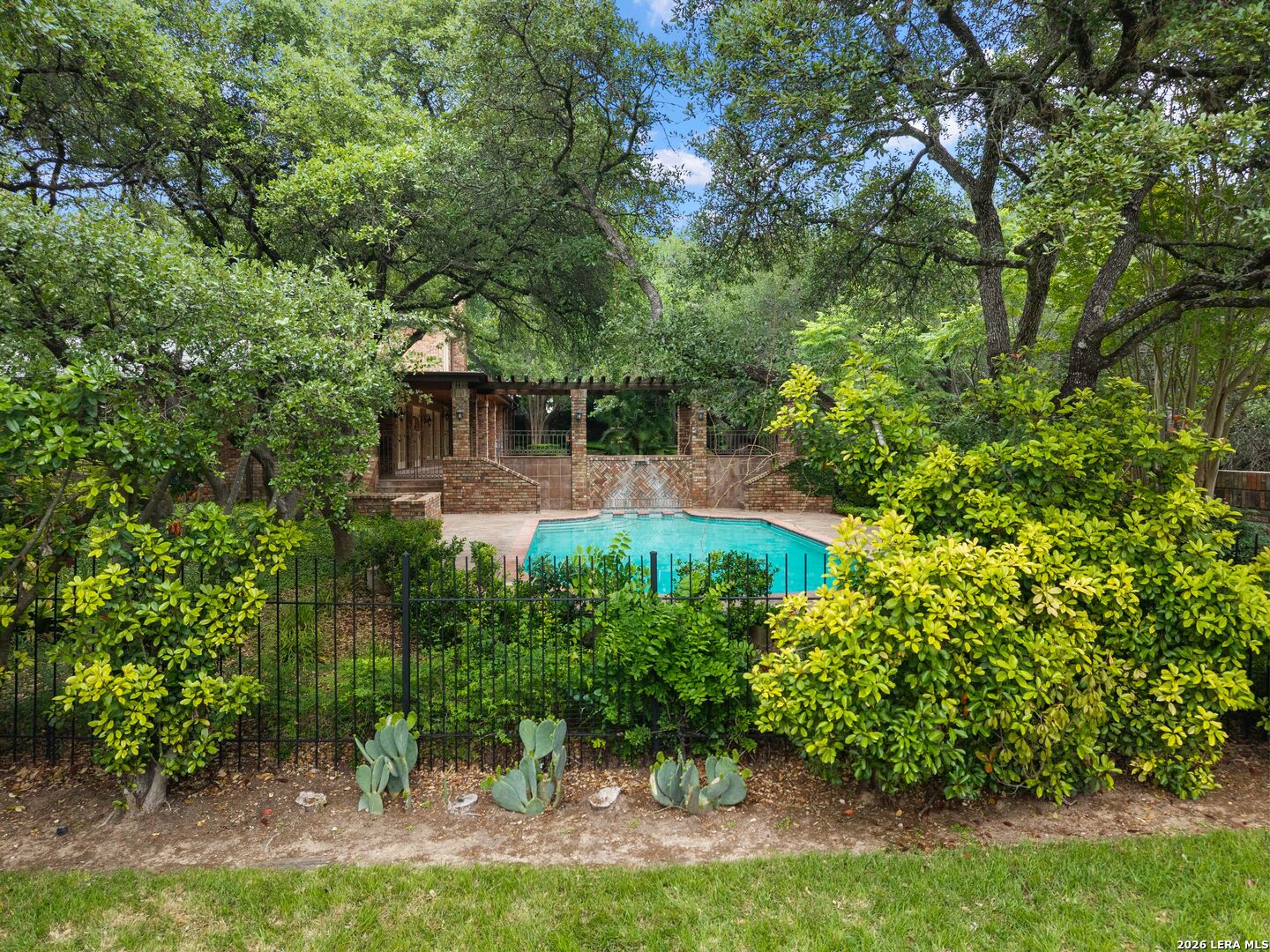 16 Galleria Drive