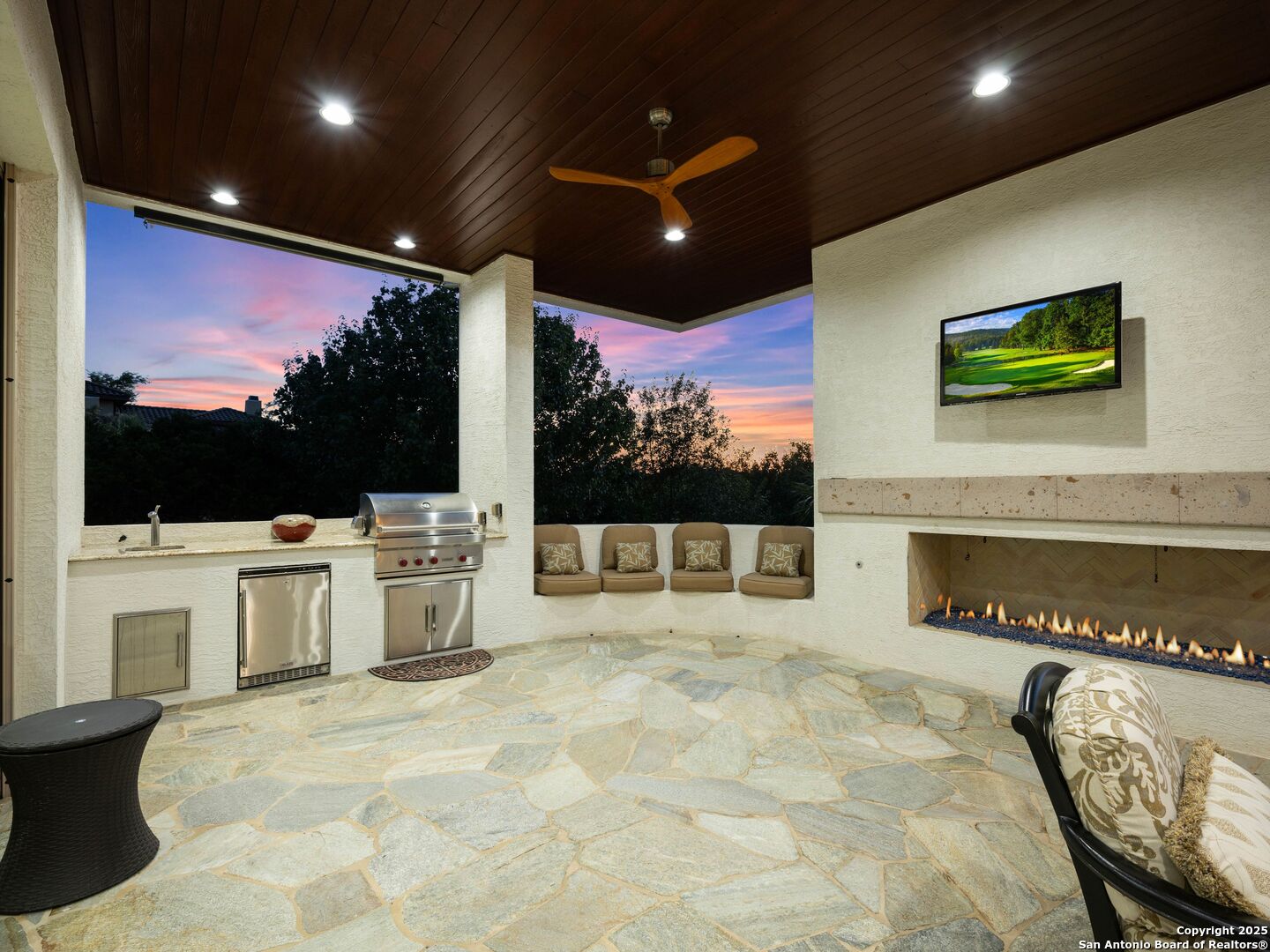 131 CHAMPIONS BEND