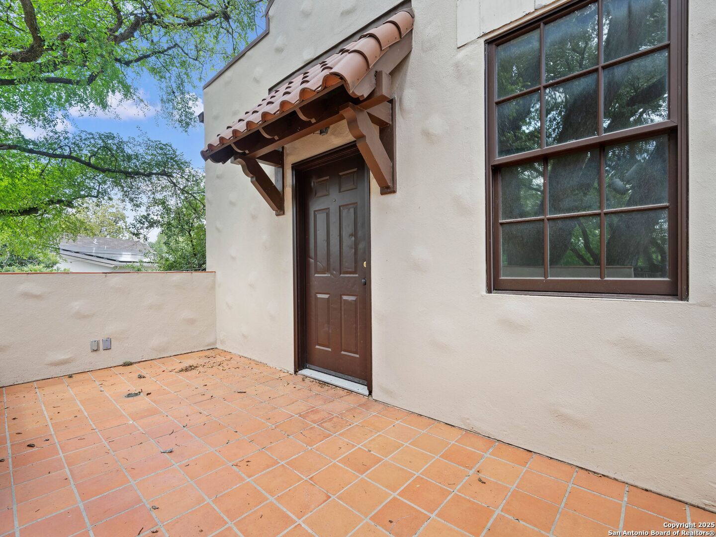 421 E Hildebrand