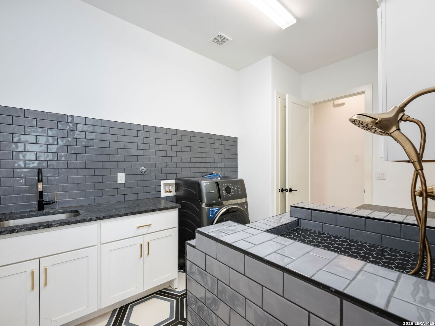 111 Wellesley Landing