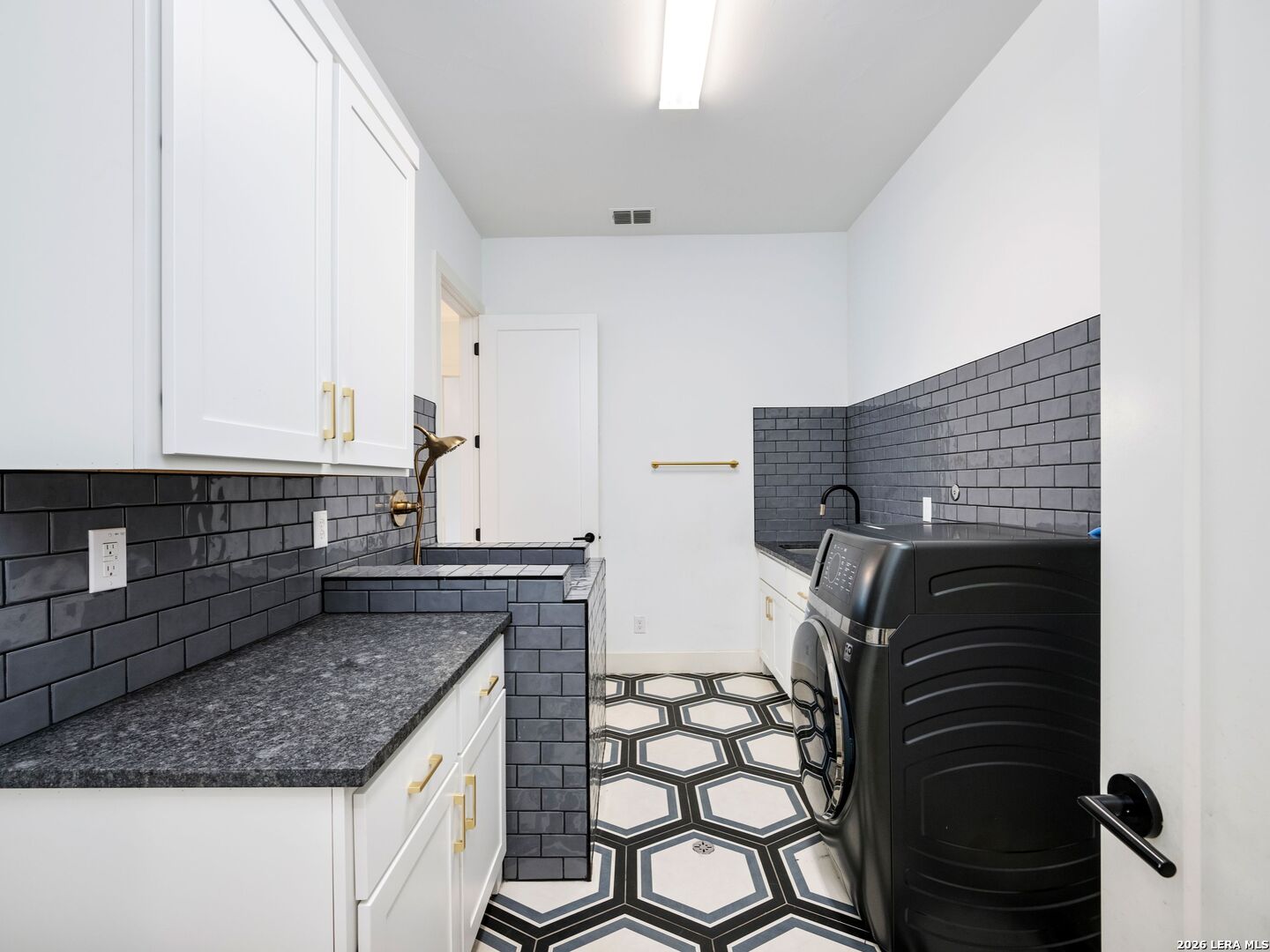 111 Wellesley Landing