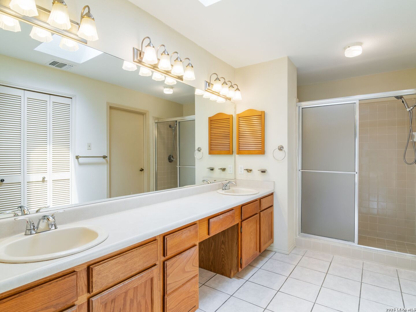 5934 Woodridge Cove