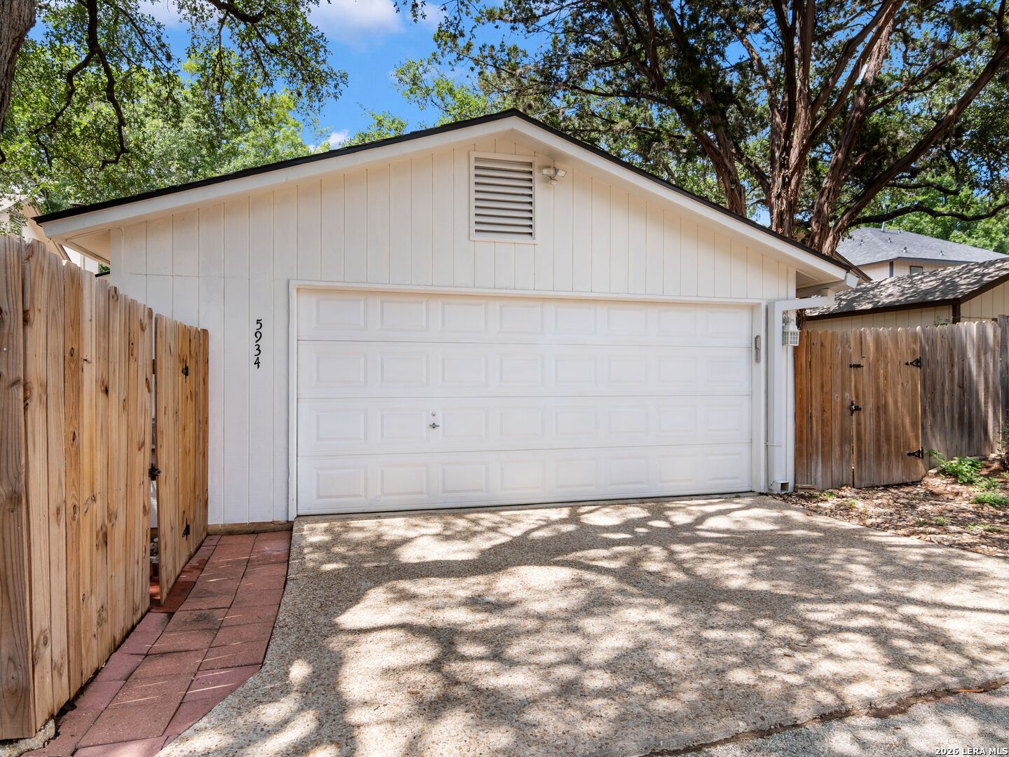 5934 Woodridge Cove