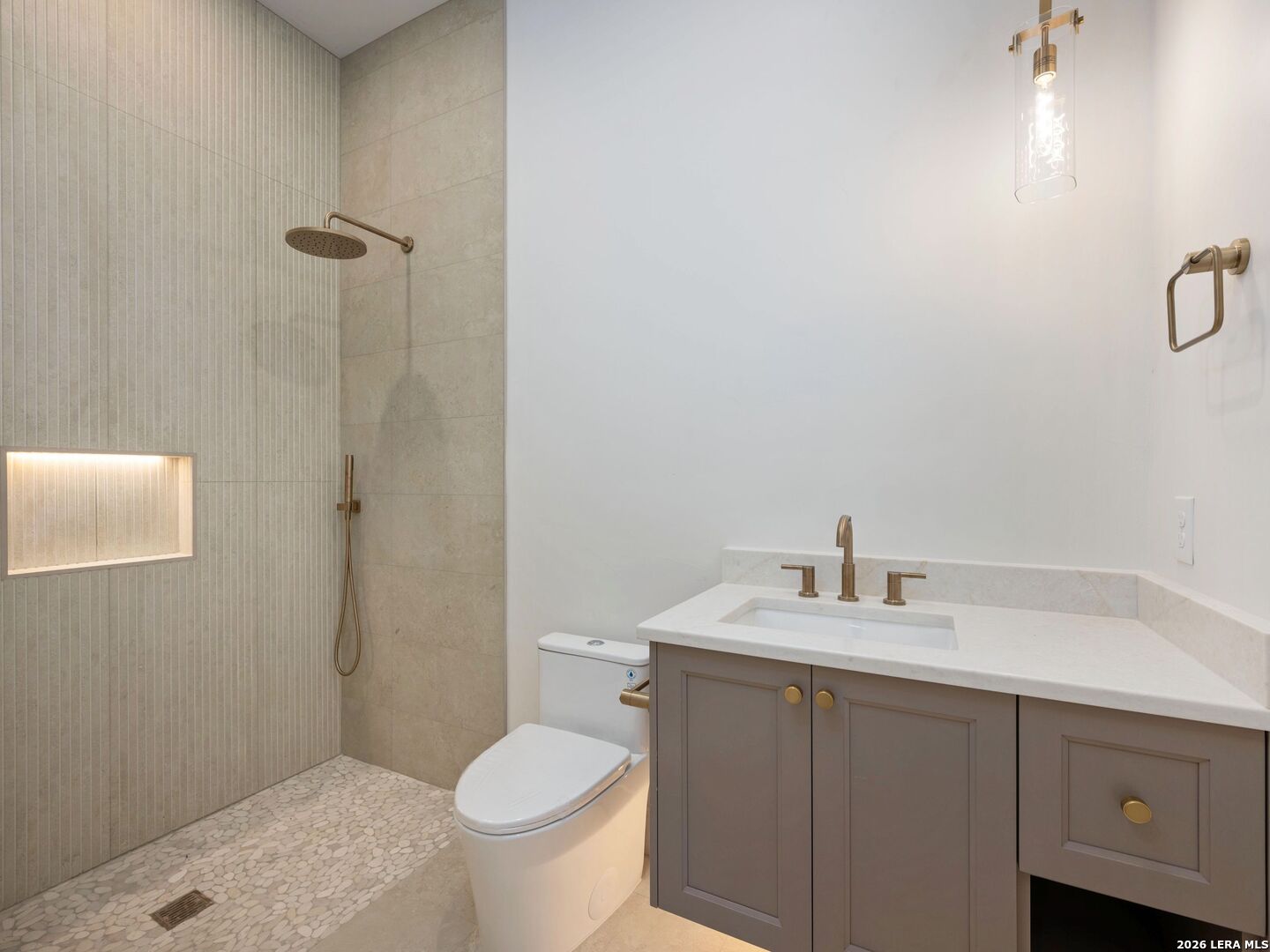 10202 Nina Ridge