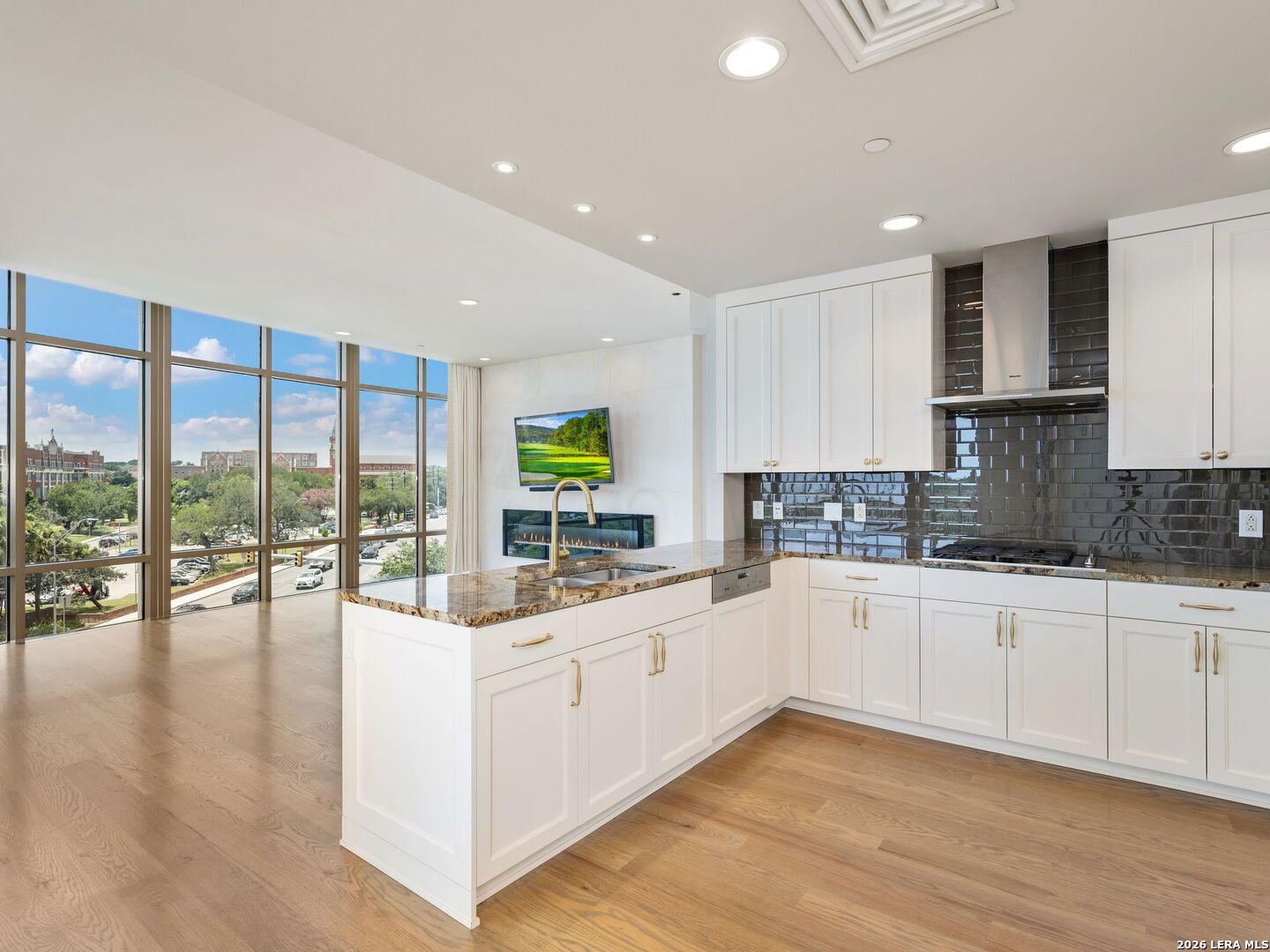 4242 Broadway Street Unit: 304